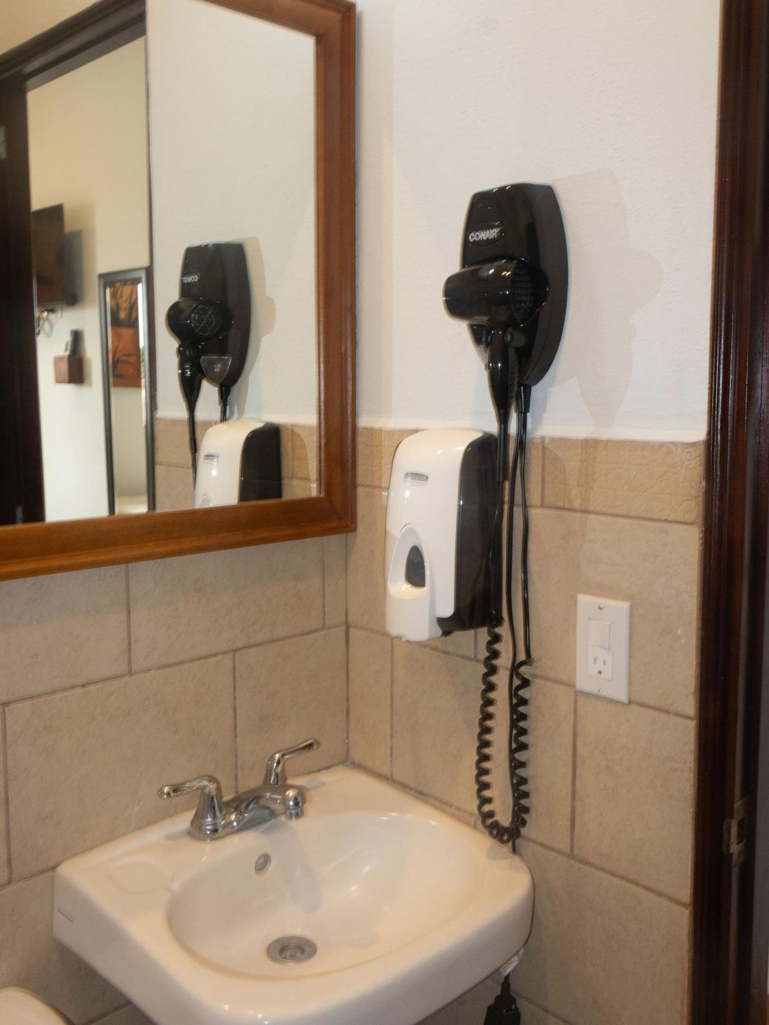 Hotel Leon Inn Dış mekan fotoğraf